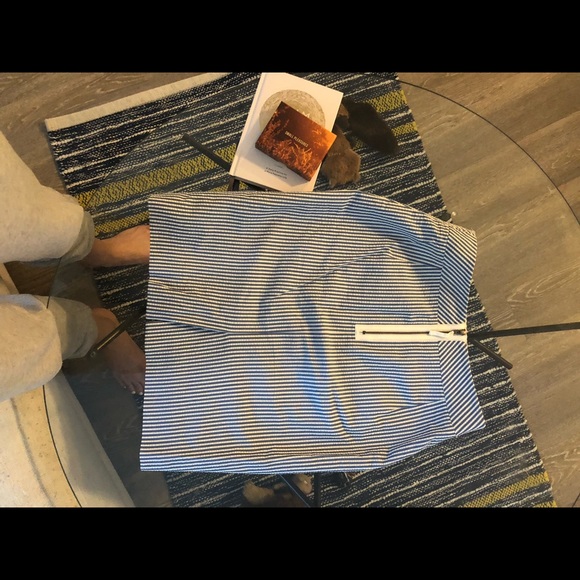 J Crew: The Pencil Skirt - Picture 4 of 5